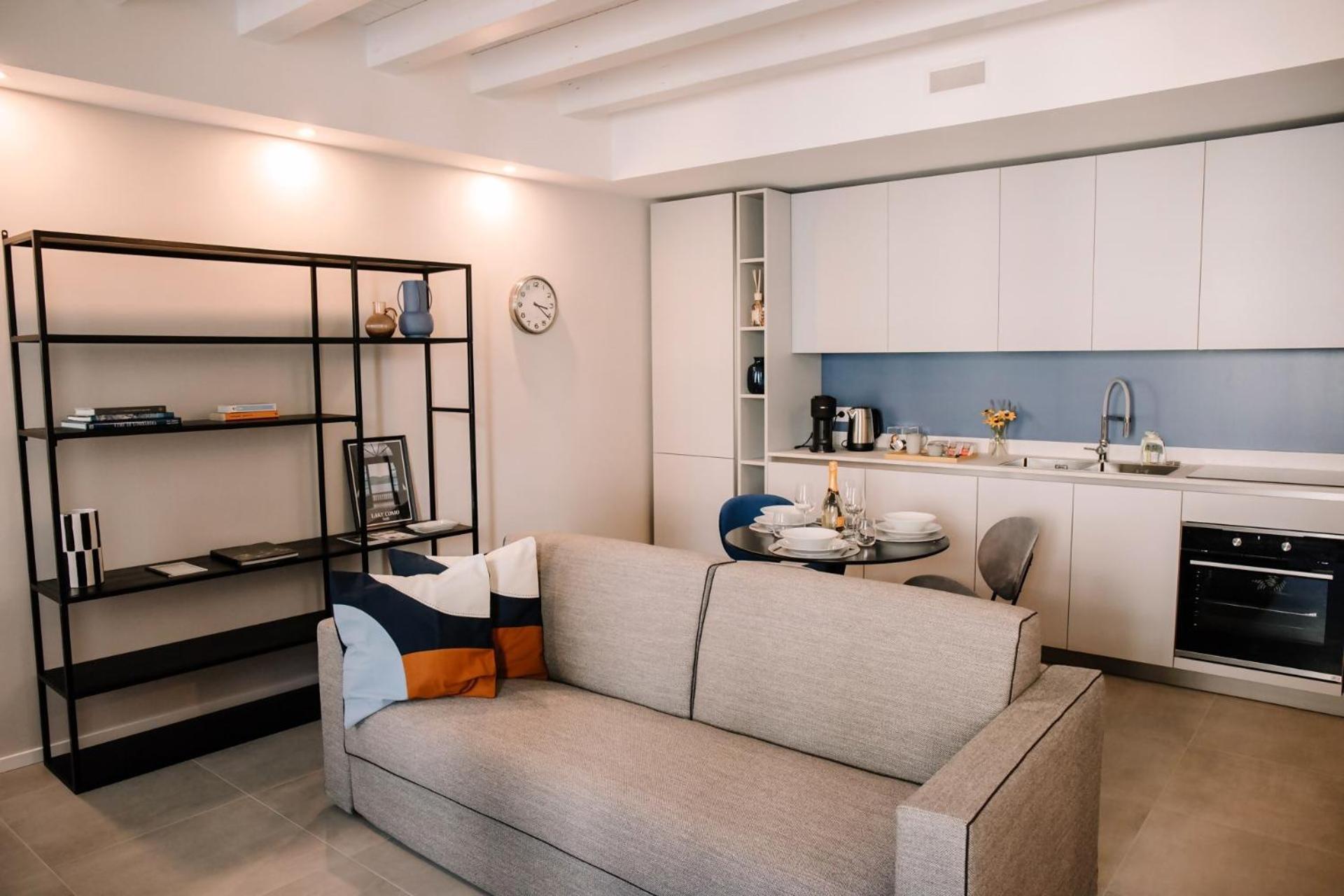 Elegant Beige Apartment - 5 Minutes From The Lake Como Exterior photo