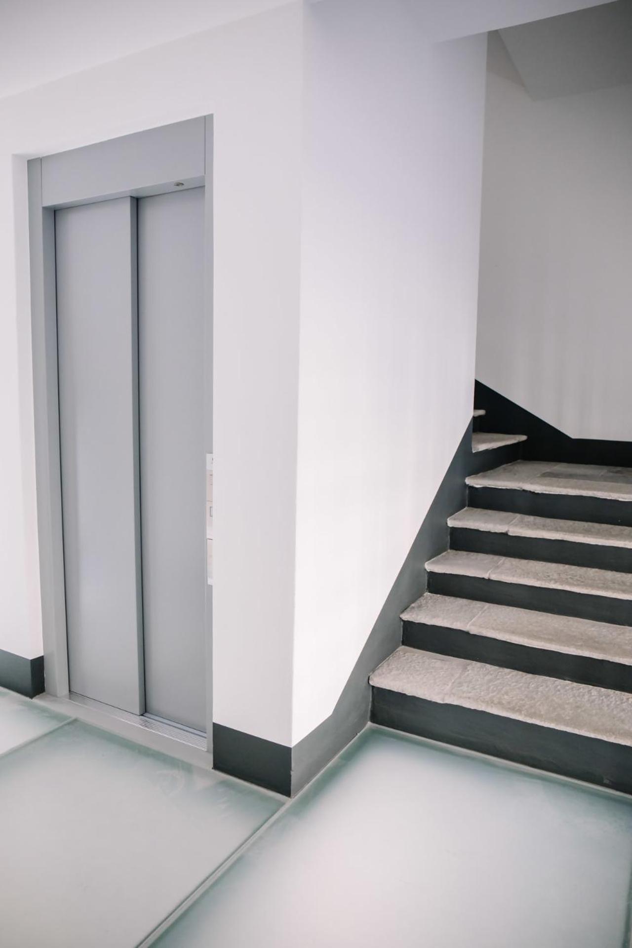 Elegant Beige Apartment - 5 Minutes From The Lake Como Exterior photo
