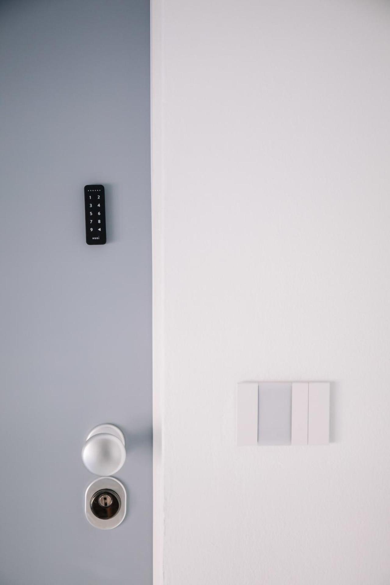 Elegant Beige Apartment - 5 Minutes From The Lake Como Exterior photo