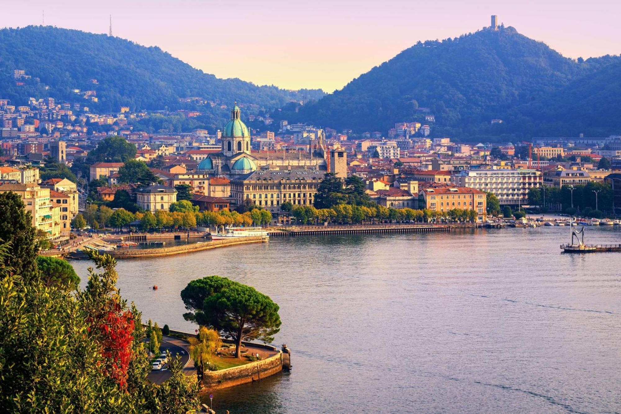 Elegant Beige Apartment - 5 Minutes From The Lake Como Exterior photo