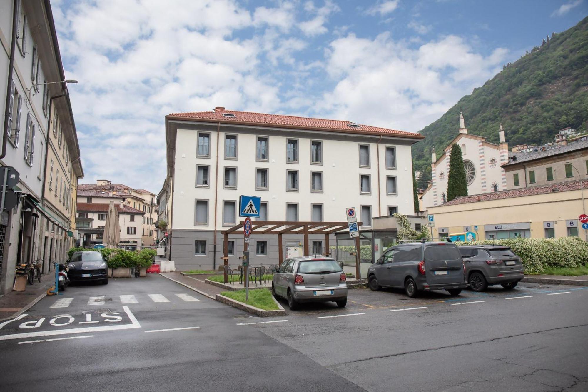 Elegant Beige Apartment - 5 Minutes From The Lake Como Exterior photo