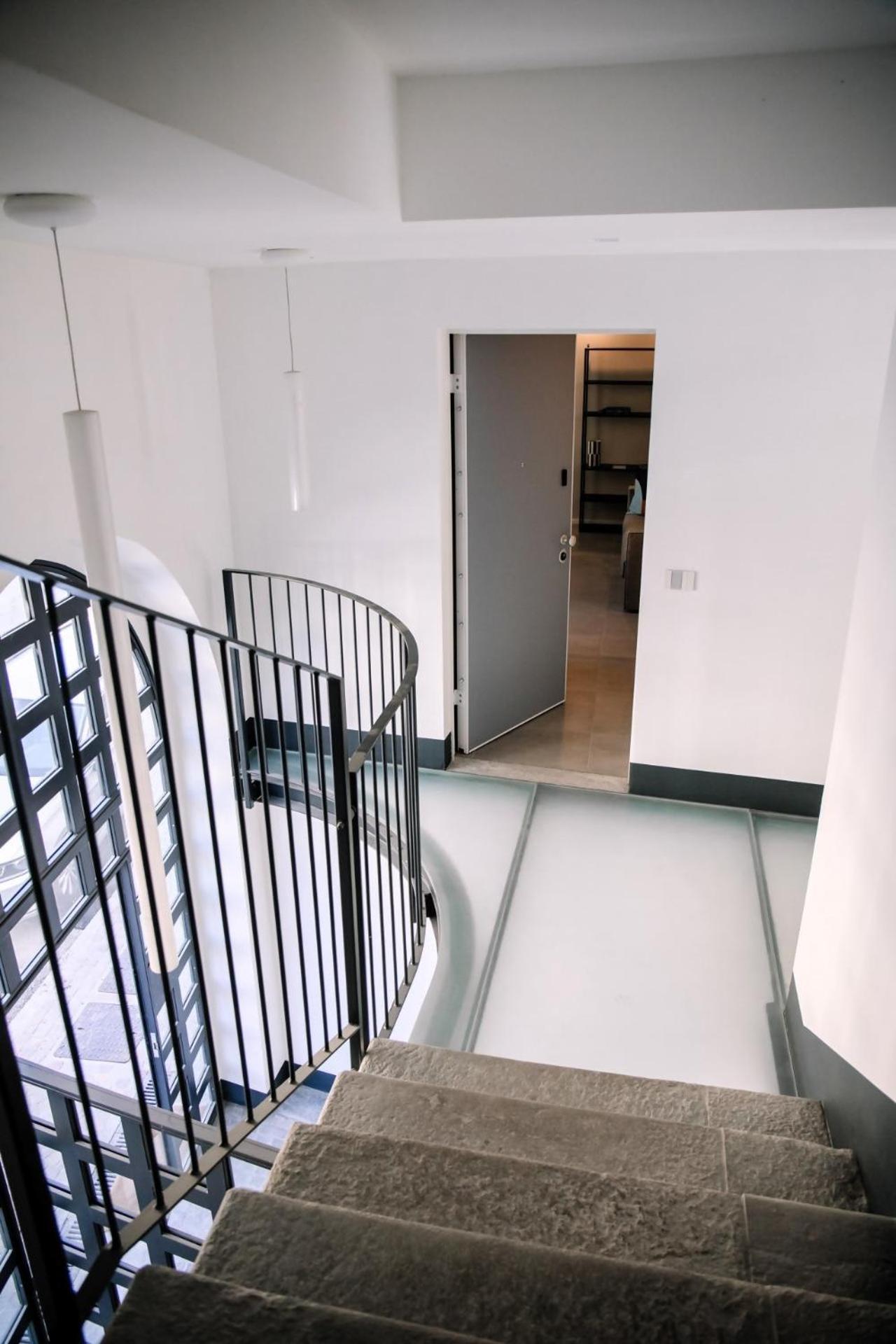 Elegant Beige Apartment - 5 Minutes From The Lake Como Exterior photo