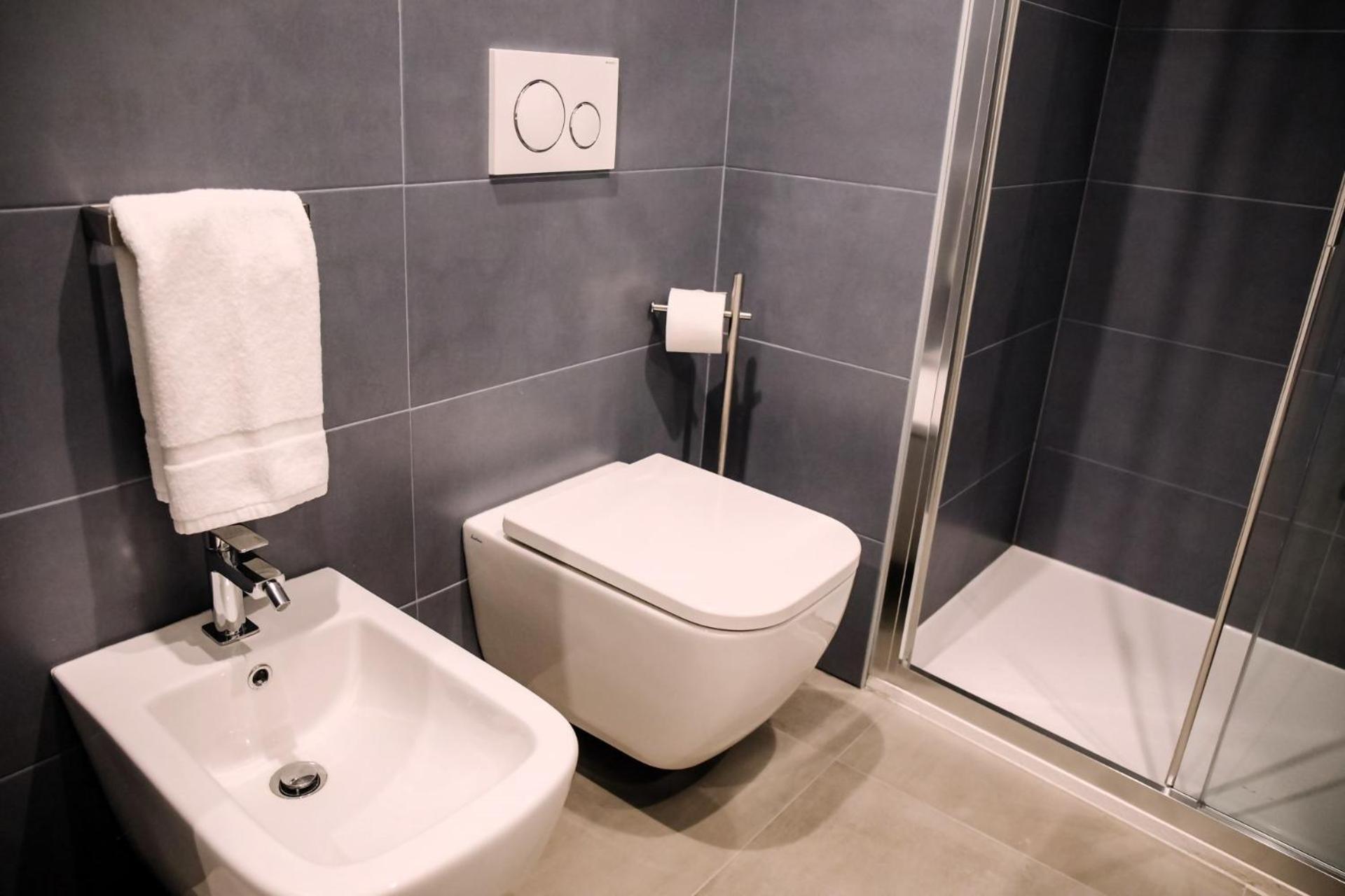 Elegant Beige Apartment - 5 Minutes From The Lake Como Exterior photo